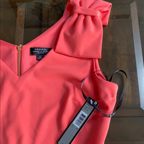 Tahari V- Neck Bow Shoulder Sheath Dress. Size 10p - Picture 13 of 14